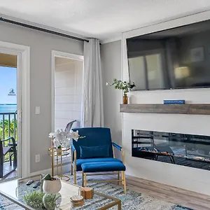  Holiday home Wake Up To The Ocean Breeze - Enjoy Amazing Views United States